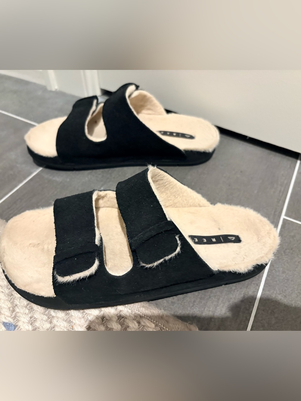 Reef Women's Ojai Two Bar Cozy Slide in Black suede size 8